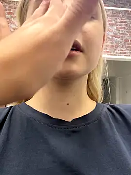 Sky Cutie online show from October 4, 2025, 5:05 am