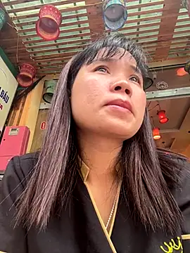 Snapshot of Ngoc-bbi chatting on September 13, 2025, 6:46 am Ngoc-bbi online show from September 13, 2025, 6:46 am