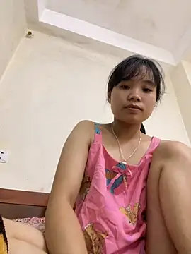 Snapshot of Ngoc-bbi chatting on October 4, 2025, 11:08 am Ngoc-bbi online show from October 4, 2025, 11:08 am