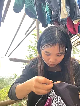 Snapshot of Ngoc-bbi chatting on November 17, 2025, 1:11 am Ngoc-bbi online show from November 17, 2025, 1:11 am