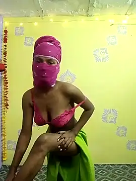 Snapshot of Cute-Rashmii chatting on October 15, 2025, 10:04 am Cute-Rashmii online show from October 15, 2025, 10:04 am