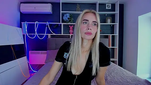 Snapshot of SabrinaSharm chatting on October 14, 2025, 11:44 am SabrinaSharm online show from October 14, 2025, 11:44 am