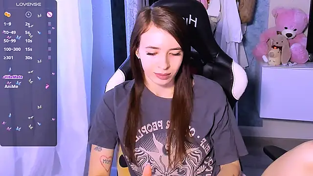 ZoyaMill online show from September 15, 2025, 4:23 am