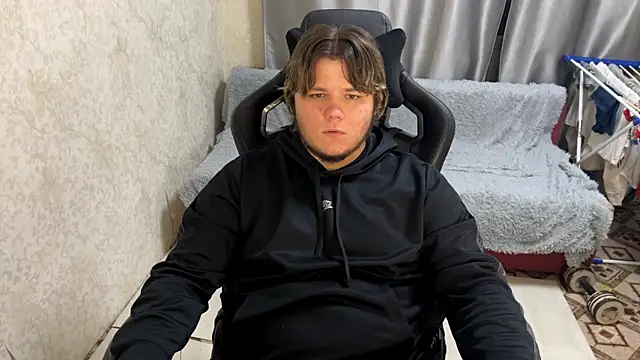 Snapshot of desiredude9 chatting on September 13, 2025, 7:02 pm desiredude9 online show from September 13, 2025, 7:02 pm