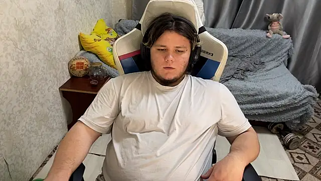 Snapshot of desiredude9 chatting on September 24, 2025, 7:50 pm desiredude9 online show from September 24, 2025, 7:50 pm