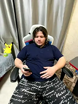 Snapshot of desiredude9 chatting on November 15, 2025, 6:15 pm desiredude9 online show from November 15, 2025, 6:15 pm