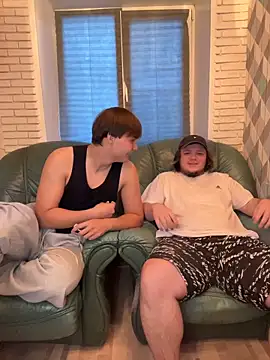 Snapshot of desiredude9 chatting on December 4, 2025, 9:40 am desiredude9 online show from December 4, 2025, 9:40 am