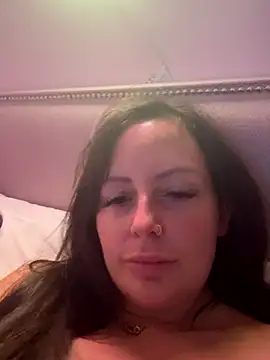 nightingale27 online show from September 17, 2025, 8:21 pm