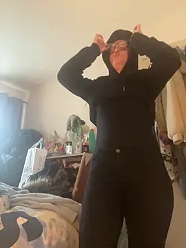 kittykatbean online show from November 22, 2025, 11:09 am