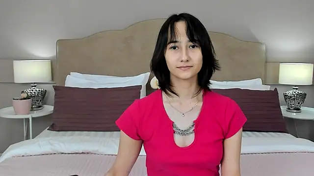 Snapshot of EmilySwonn chatting on October 15, 2025, 7:25 pm EmilySwonn online show from October 15, 2025, 7:25 pm