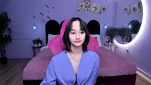 Snapshot of EmilySwonn chatting on October 27, 2025, 4:11 pm EmilySwonn online show from October 27, 2025, 4:11 pm