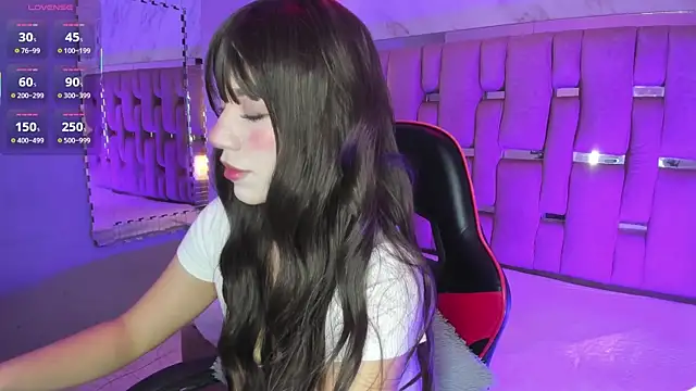 Snapshot of ZharaLux chatting on November 5, 2025, 12:49 pm ZharaLux online show from November 5, 2025, 12:49 pm