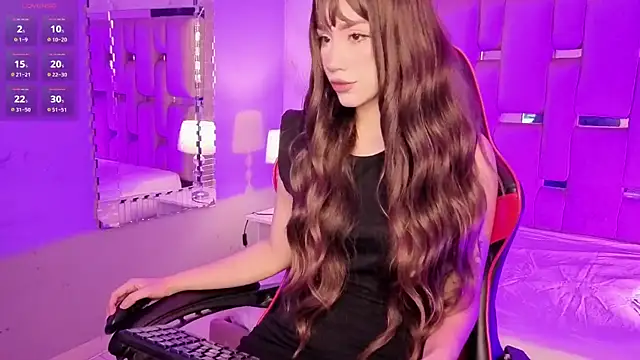 Snapshot of ZharaLux chatting on November 23, 2025, 12:38 pm ZharaLux online show from November 23, 2025, 12:38 pm