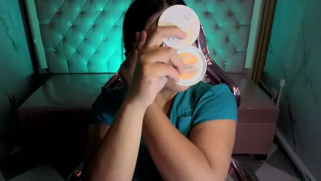 Victoria b  online show from November 14, 2025, 7:56 pm