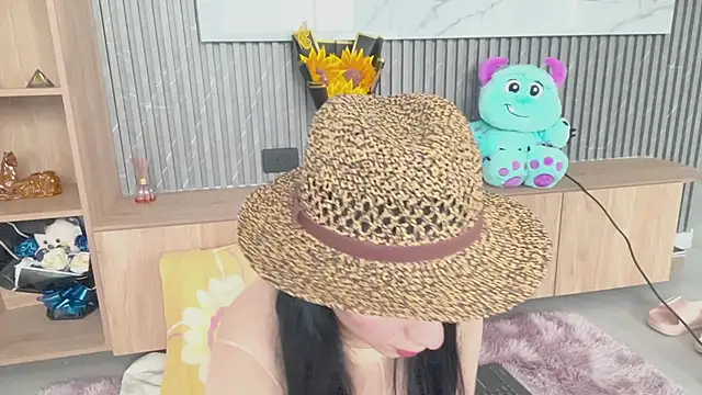 greciadom555 online show from October 17, 2025, 4:09 pm