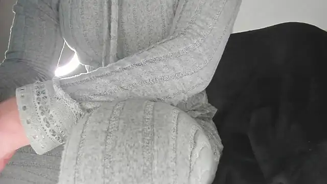 mila dash online show from November 25, 2025, 1:27 am