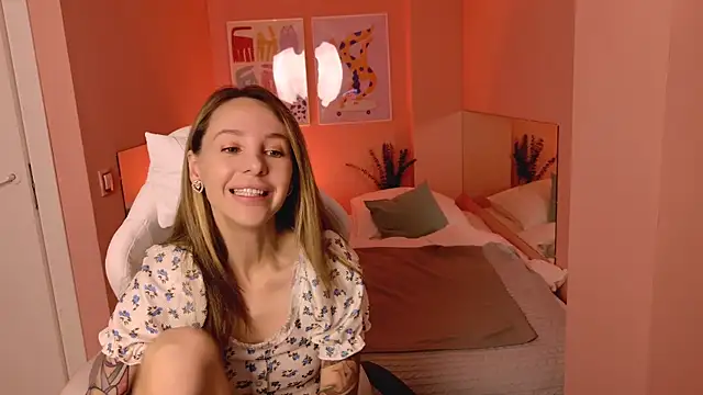 MiaGraham1 online show from October 19, 2025, 5:13 pm