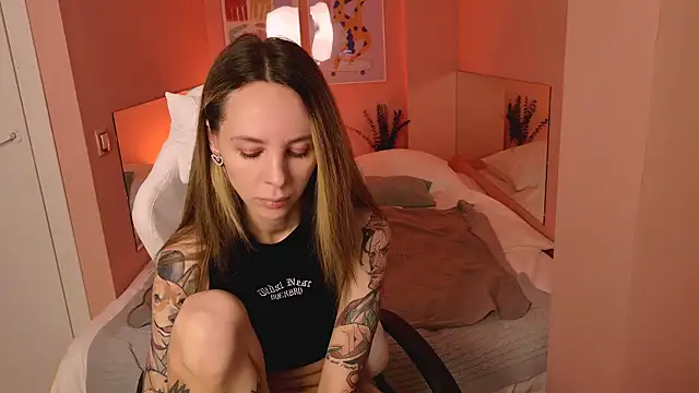 MiaGraham1 online show from October 24, 2025, 4:36 pm