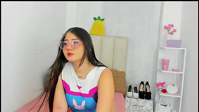 Snapshot of ImSofia222_ chatting on November 13, 2025, 5:28 am ImSofia222 online show from November 13, 2025, 5:28 am