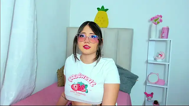 Snapshot of ImSofia222_ chatting on November 21, 2025, 7:18 am ImSofia222 online show from November 21, 2025, 7:18 am