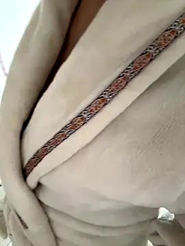 xiiuuff18 online show from December 3, 2025, 1:13 am