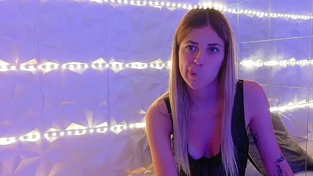 Snapshot of Aishha_ chatting on September 23, 2025, 4:59 am Aishha online show from September 23, 2025, 4:59 am