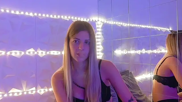 Snapshot of Aishha_ chatting on October 2, 2025, 5:14 am Aishha online show from October 2, 2025, 5:14 am