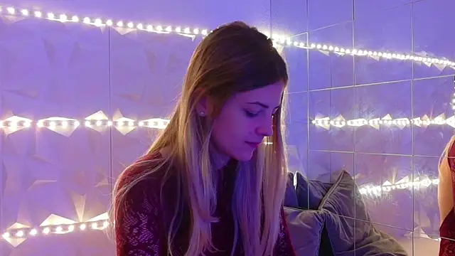 Snapshot of Aishha_ chatting on November 4, 2025, 6:01 am Aishha online show from November 4, 2025, 6:01 am