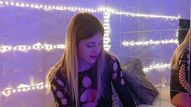 Snapshot of Aishha_ chatting on November 6, 2025, 6:03 am Aishha online show from November 6, 2025, 6:03 am