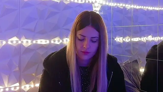 Snapshot of Aishha_ chatting on December 2, 2025, 6:08 am Aishha online show from December 2, 2025, 6:08 am