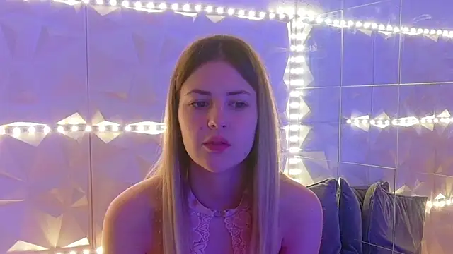 Snapshot of Aishha_ chatting on December 15, 2025, 5:34 am Aishha online show from December 15, 2025, 5:34 am