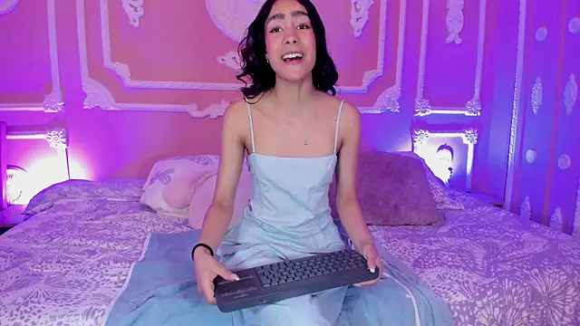 Snapshot of aitana_johns chatting on October 9, 2025, 12:25 pm aitana johns online show from October 9, 2025, 12:25 pm