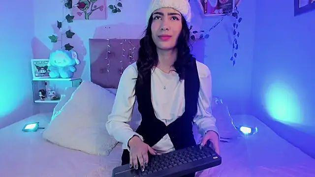 aitana johns online show from November 17, 2025, 12:11 pm