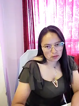 Snapshot of Daliz_Leon chatting on November 14, 2025, 9:35 pm Daliz Leon online show from November 14, 2025, 9:35 pm