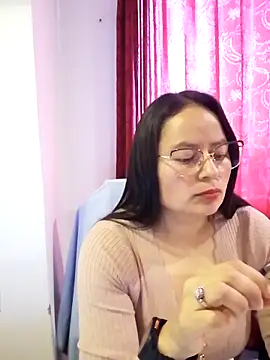 Snapshot of Daliz_Leon chatting on November 29, 2025, 8:12 pm Daliz Leon online show from November 29, 2025, 8:12 pm