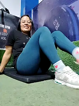 Snapshot of Daliz_Leon chatting on December 18, 2025, 12:06 am Daliz Leon online show from December 18, 2025, 12:06 am