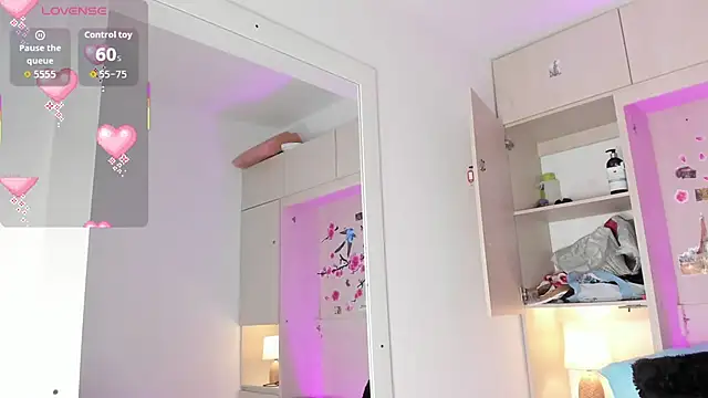 Stefannyevans  online show from November 11, 2025, 12:16 pm