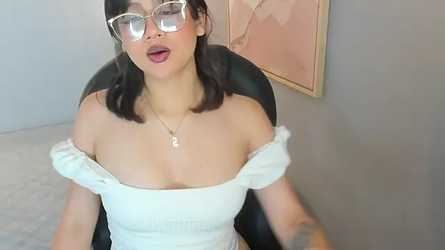 Snapshot of Julieth_brown_ chatting on October 23, 2025, 9:13 pm Julieth brown online show from October 23, 2025, 9:13 pm