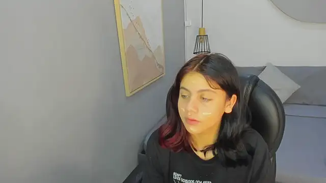 Snapshot of Julieth_brown_ chatting on November 18, 2025, 7:51 pm Julieth brown online show from November 18, 2025, 7:51 pm