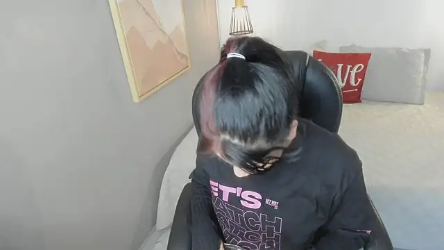 Snapshot of Julieth_brown_ chatting on November 19, 2025, 7:47 pm Julieth brown online show from November 19, 2025, 7:47 pm