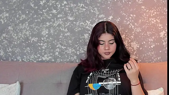 Snapshot of Julieth_brown_ chatting on December 4, 2025, 7:44 pm Julieth brown online show from December 4, 2025, 7:44 pm