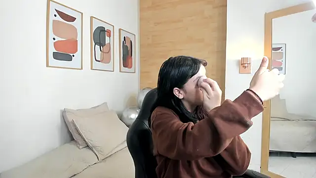 Snapshot of Julieth_brown_ chatting on December 14, 2025, 11:26 am Julieth brown online show from December 14, 2025, 11:26 am