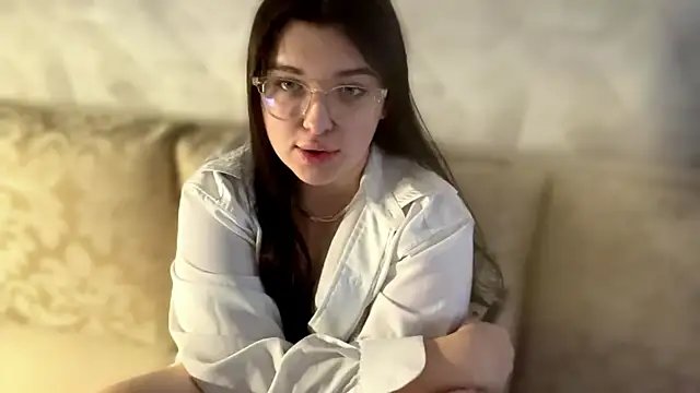 Snapshot of CarylWeatherholtz chatting on October 9, 2025, 1:42 pm CarylWeatherholtz online show from October 9, 2025, 1:42 pm