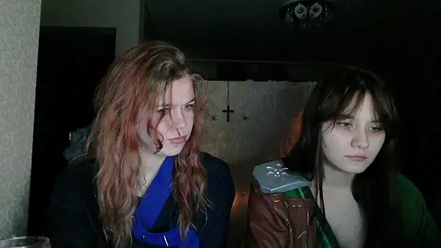 Snapshot of Poppy_sun chatting on October 31, 2025, 7:37 pm Poppy sun online show from October 31, 2025, 7:37 pm