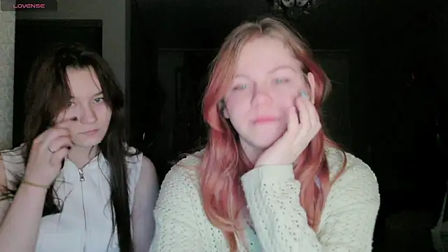 Snapshot of Poppy_sun chatting on November 14, 2025, 3:33 pm Poppy sun online show from November 14, 2025, 3:33 pm