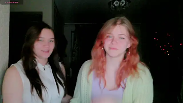 Snapshot of Poppy_sun chatting on November 15, 2025, 7:43 pm Poppy sun online show from November 15, 2025, 7:43 pm