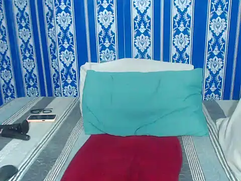 JUICEYLIPS333 online show from October 27, 2025, 7:40 pm