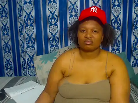 JUICEYLIPS333 online show from November 7, 2025, 6:19 pm