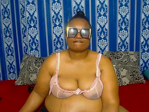 JUICEYLIPS333 online show from November 23, 2025, 5:02 pm