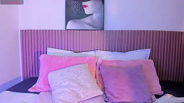 Alisha Olsen  online show from September 19, 2025, 4:47 am